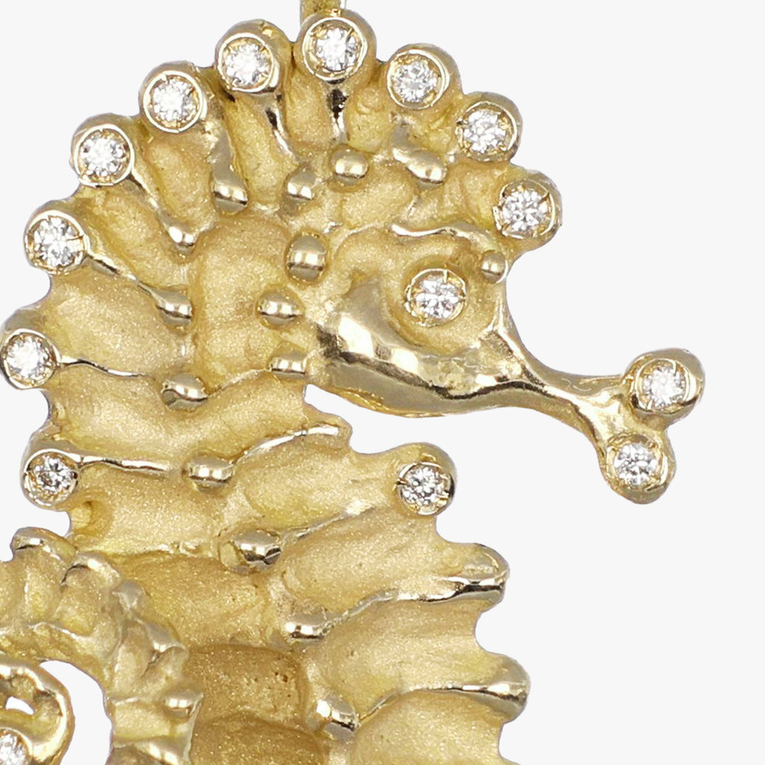 MassimoIzzoJeweler_Short-tailedSeahorsePendant_YellowGold18kt_Diamonds_dettagliojpg